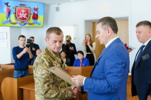 У Вінниці ще один боєць отримав автівку
